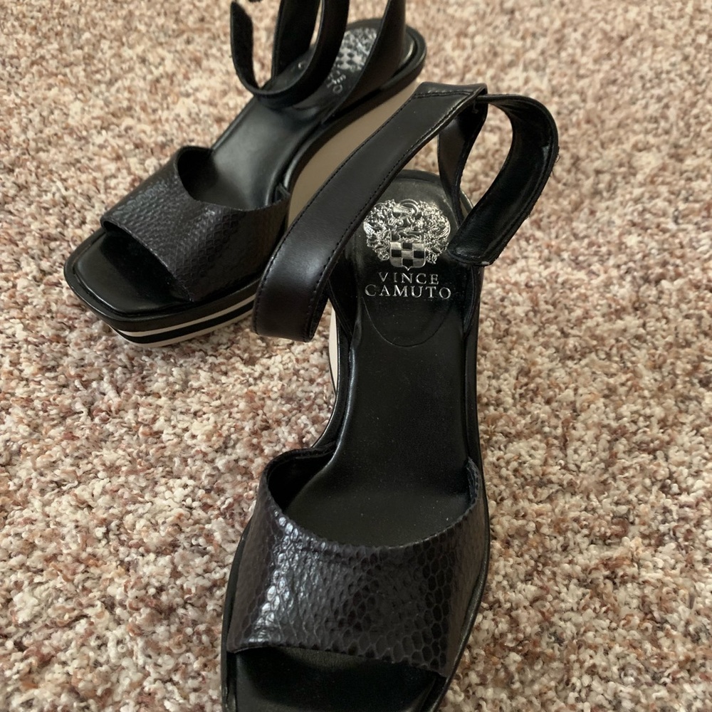 Vince Camuto high heels shoes - Picture 2 of 3
